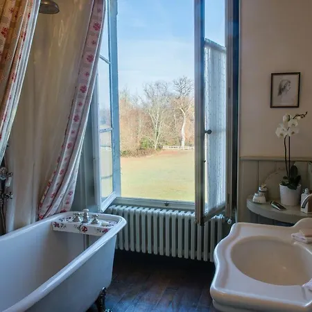 Вилла Chateau Le Petit Verdus Sadirac